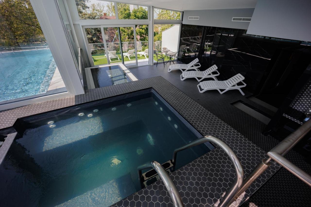 Villa Bauhaus Wellness Apartman Шиофок Экстерьер фото