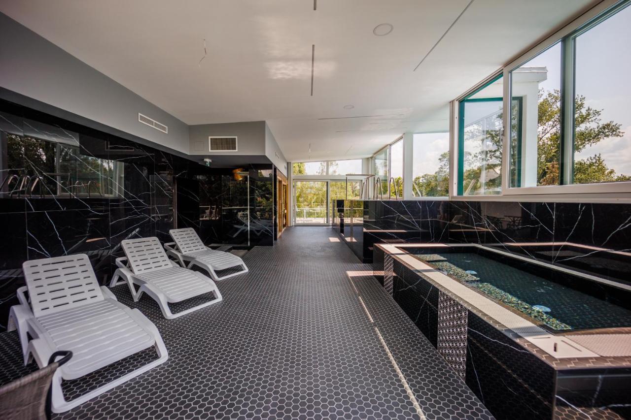 Villa Bauhaus Wellness Apartman Шиофок Экстерьер фото